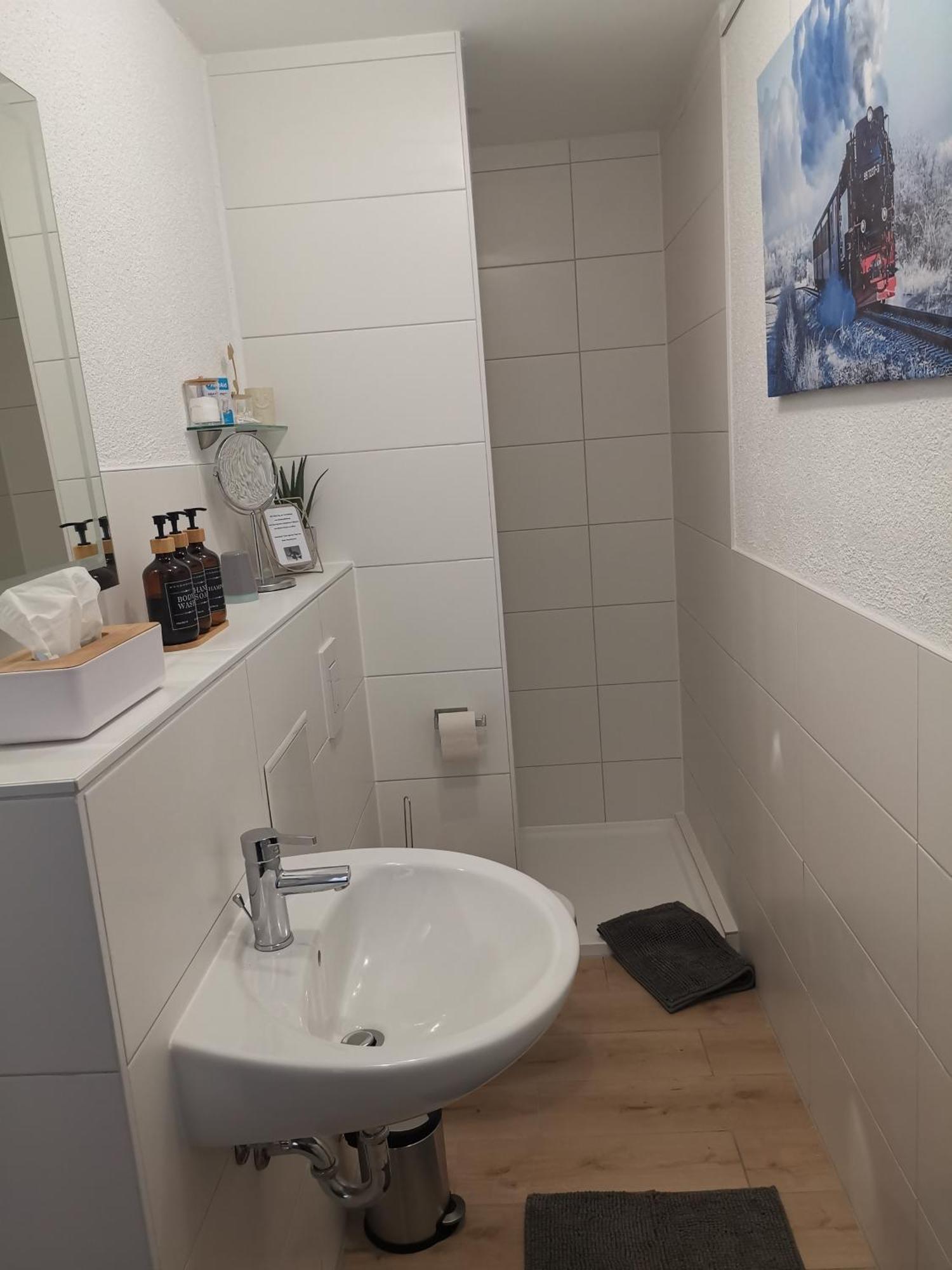 Pauls Hexenhaus Wohnung Hexe Mit Fahrrad Garage Und Innenhof Fuer Motorraeder Thale Luaran gambar